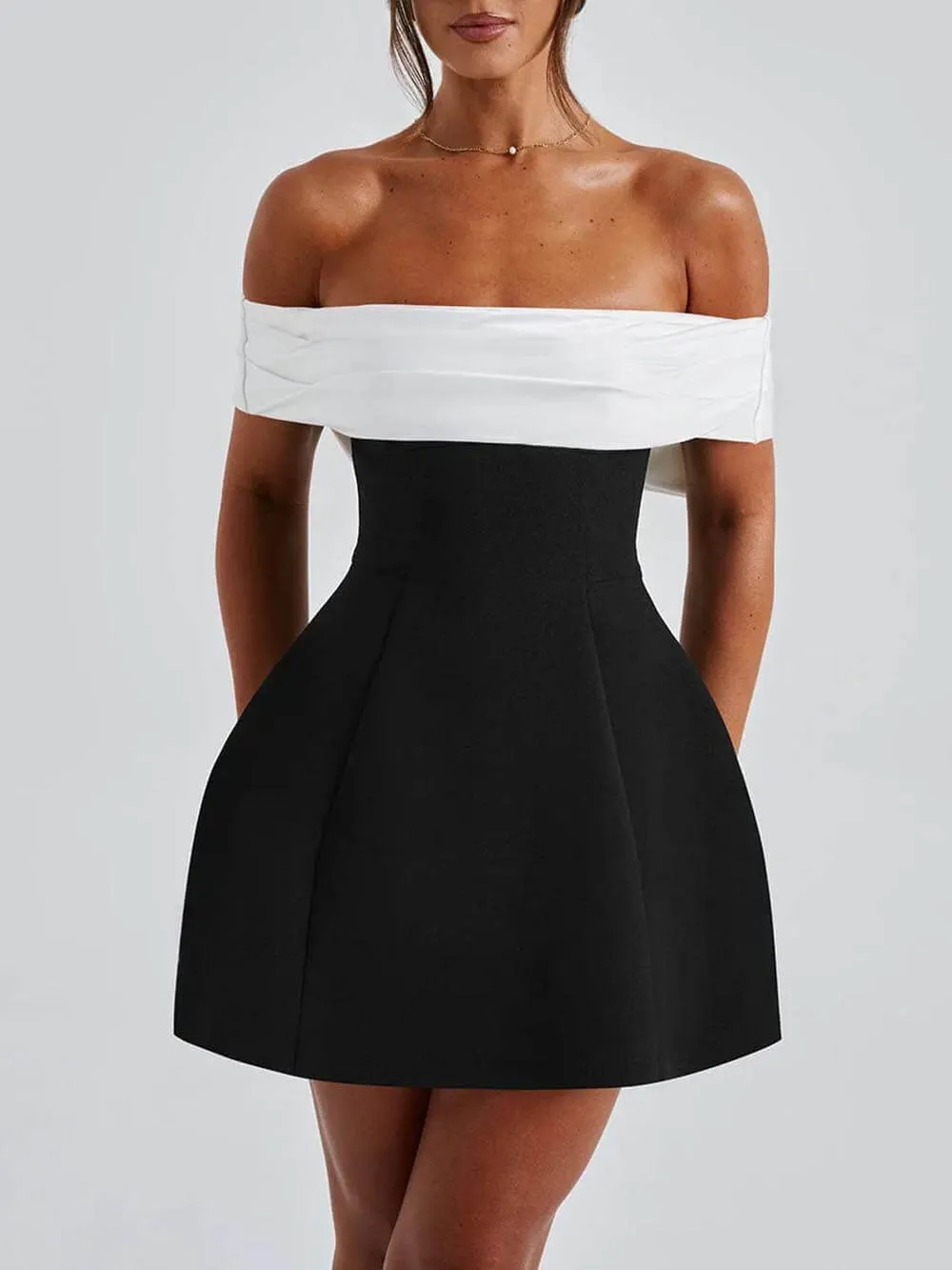 Elegant And Sexy One-Shoulder Contrast Bow-Decorated Dress