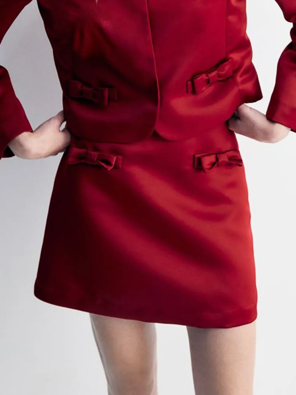 Elegant Bow Detail Mini Skirt