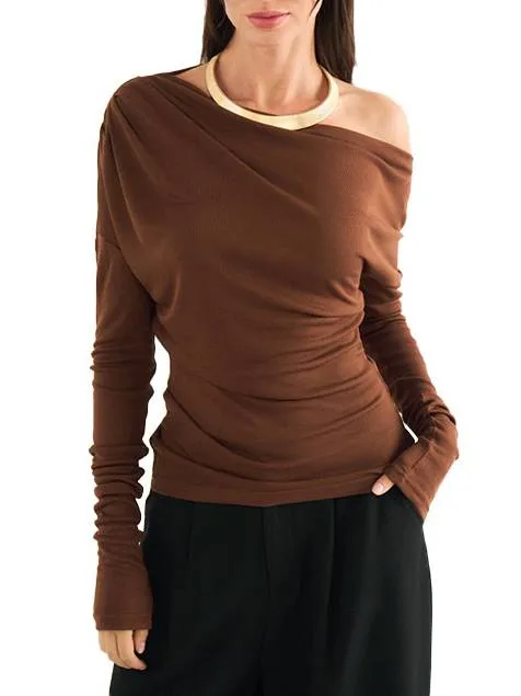 Off-shoulder pleated waist T-shirt