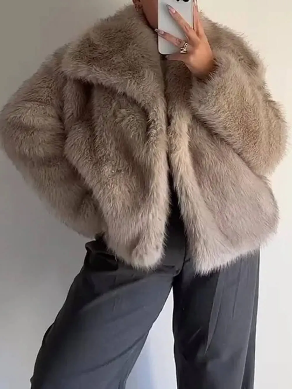 Fashionable Large Lapel Faux Fur Short Fluffy Coat