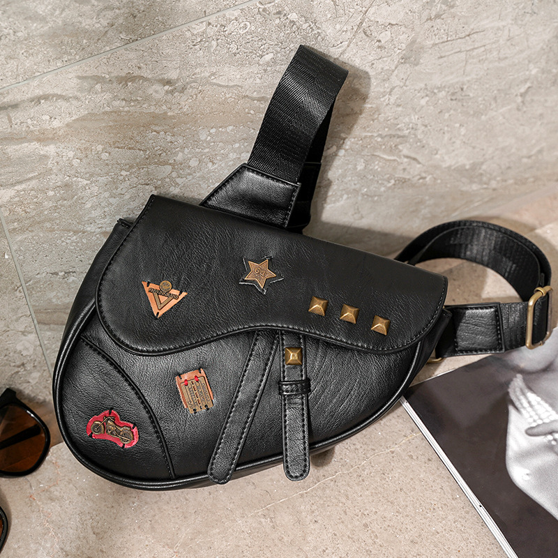 Men's Fashion Personality Rivet Saddle Bag