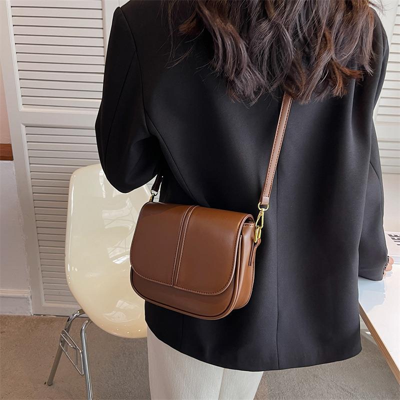 Retro Design Simple Shoulder Bag