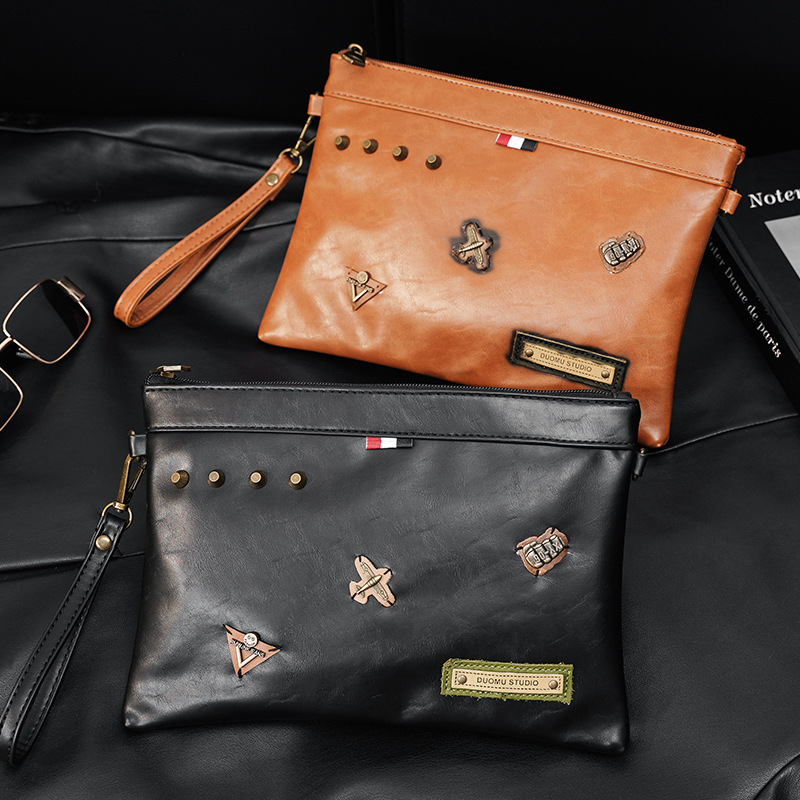 Horizontal Fashion Brand Rivet Casual Clutch