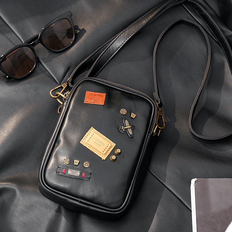 2023 New Fashion Brand Rivet Shoulder Messenger Bag