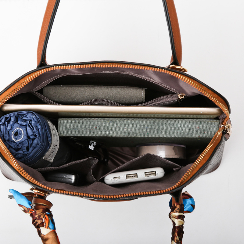 Middle-aged Mother Shell Retro Crocodile Crossbody Bag