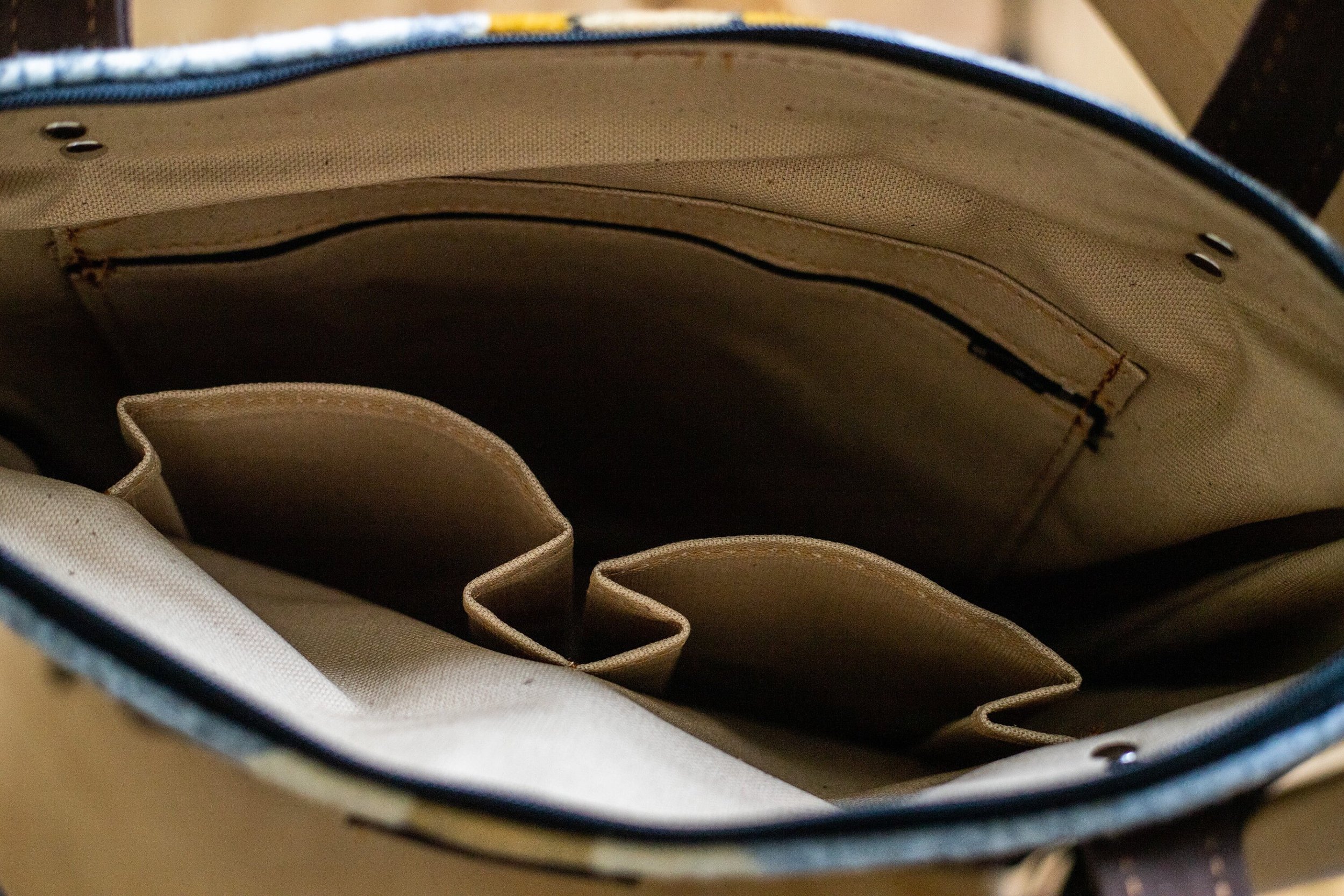 EVERYDAY FRINGE TOTE MADE WITH GRAY RANCHO ARROYO WOOL AND BROWN WAXED LEATHER