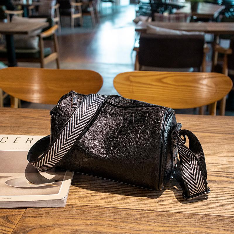 Crocodile Boston Pillow Bag Women's Fashion Joker Wide Shoulder Strap Messenger Bag Women's Shoulder Bag