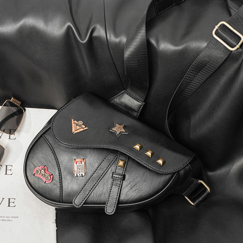 Men's Fashion Personality Rivet Saddle Bag