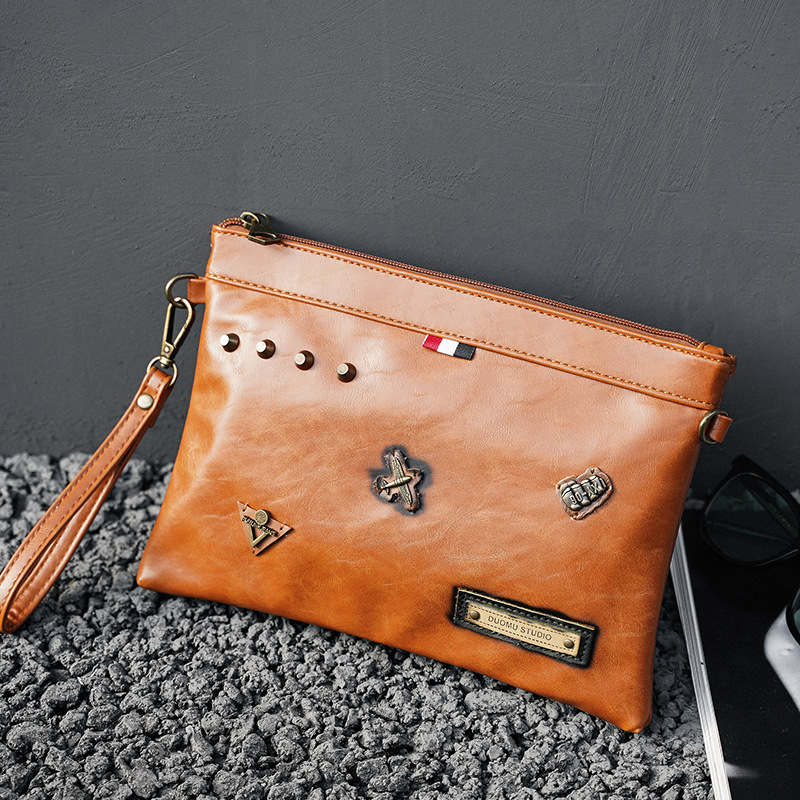 Horizontal Fashion Brand Rivet Casual Clutch