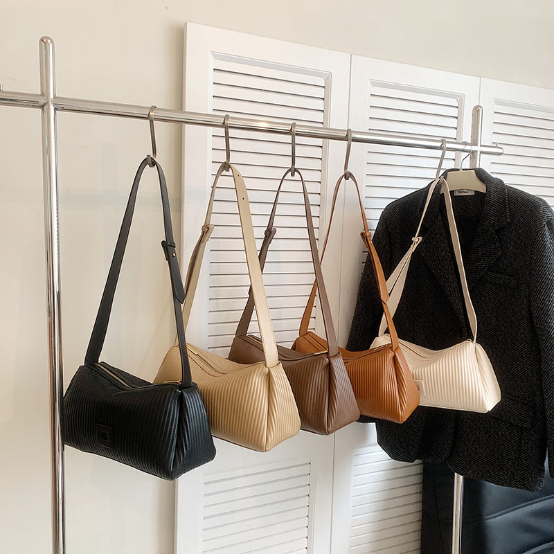 2023 New Fashion Joker Stripe Pleated Single Shoulder Crossbody Bag