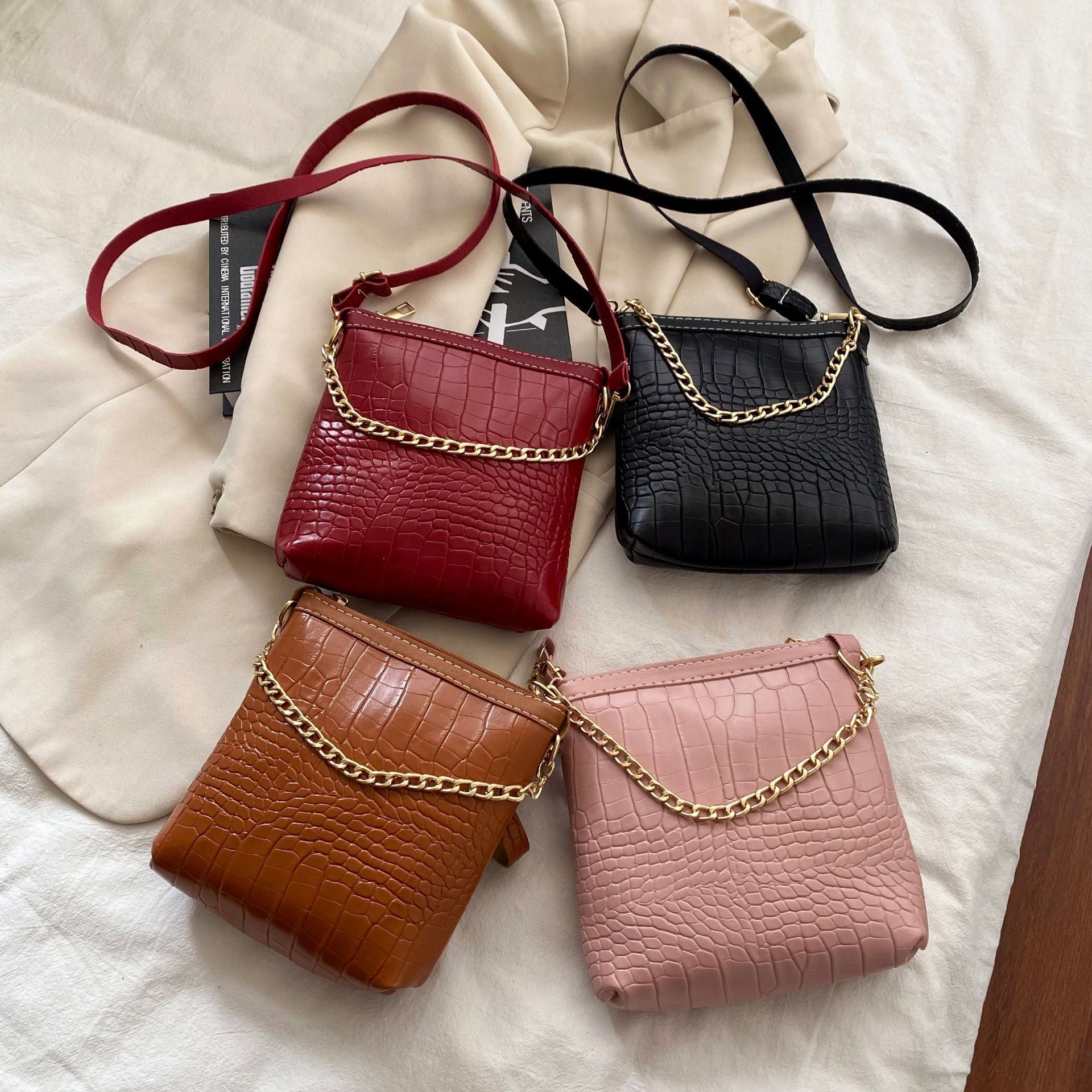 Women's New Fashion Korean Version Of Stone Shoulder Bag Messenger Bag Fashion Armpit Bag Small Square Bag