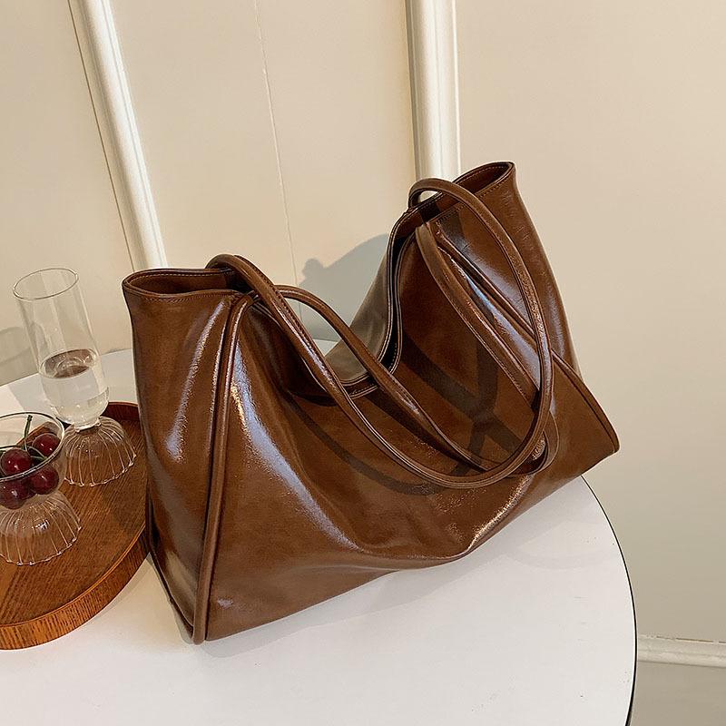 Retro Minimalist Large-Capacity Tote Bag