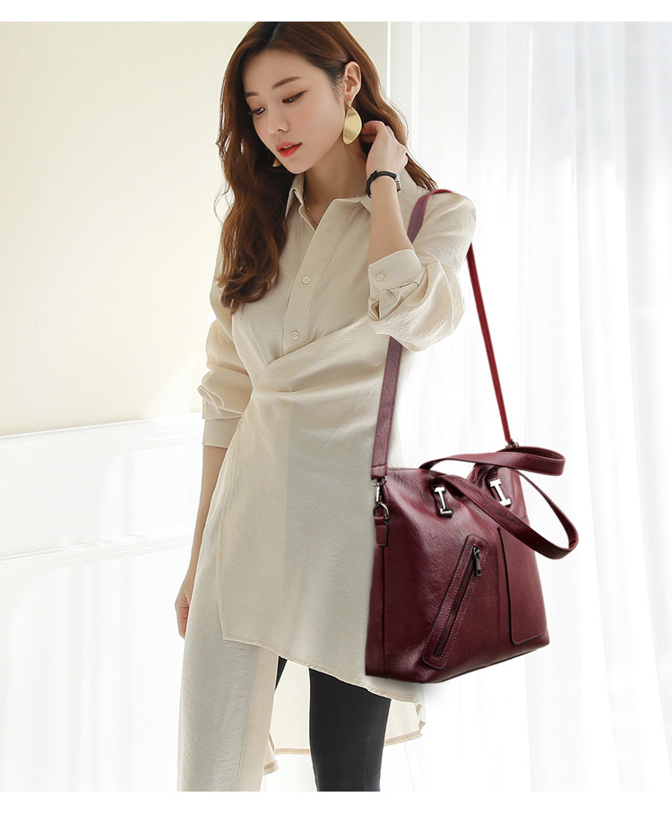 Large-capacity Slung Middle-aged Ladies Casual Soft Leather Shoulder Bag
