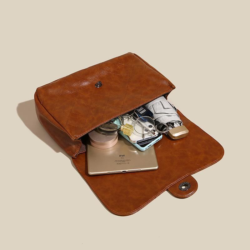 Women's Bag Diamond Chain Stray Bag Retro Large Capacity Commuter Messenger Bag Shoulder Underarm Bag