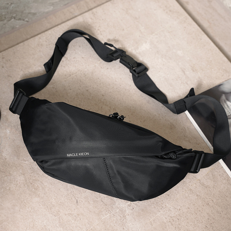 Fashion Magnetic Buckle Design Simple Oxford Cloth Outdoor Sports Riding Bag