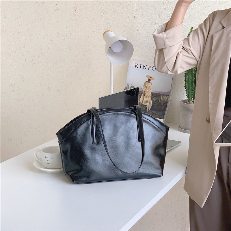 Large Capacity Paraffin Leather Commuter Tote