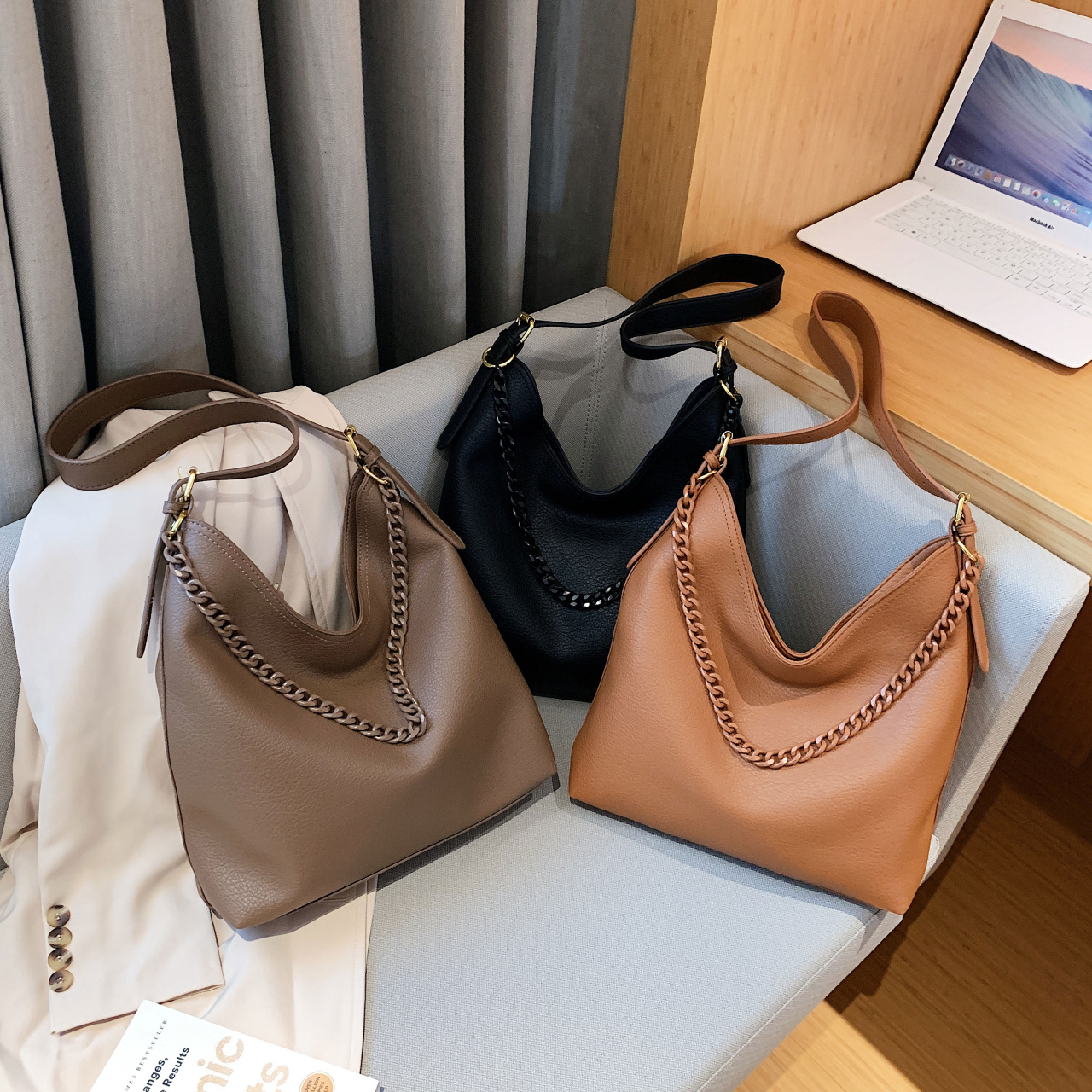 2023 New Niche Retro Shoulder Bucket Bag