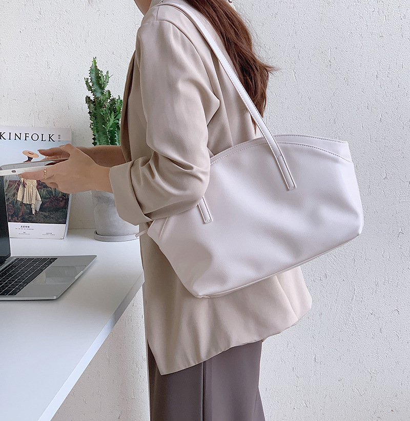 Large Capacity Paraffin Leather Commuter Tote