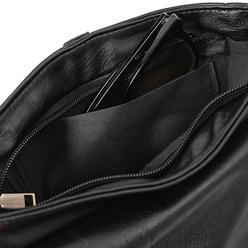 Men's Fashion Personality Rivet Saddle Bag