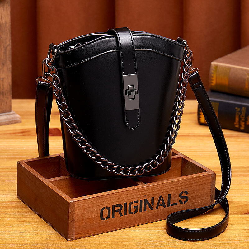 Retro Single Shoulder Chain Bucket Bag