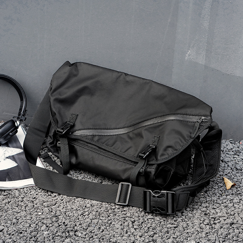 Large Capacity Fashion Brand Simple Men's Riding Back Satchel